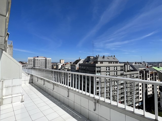 Ático con terraza en la Plaza de Pontevedra, A Coruña