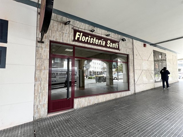Local comercial en Juan Díaz Porlier, ubicado en Matrogrande - A Coruña